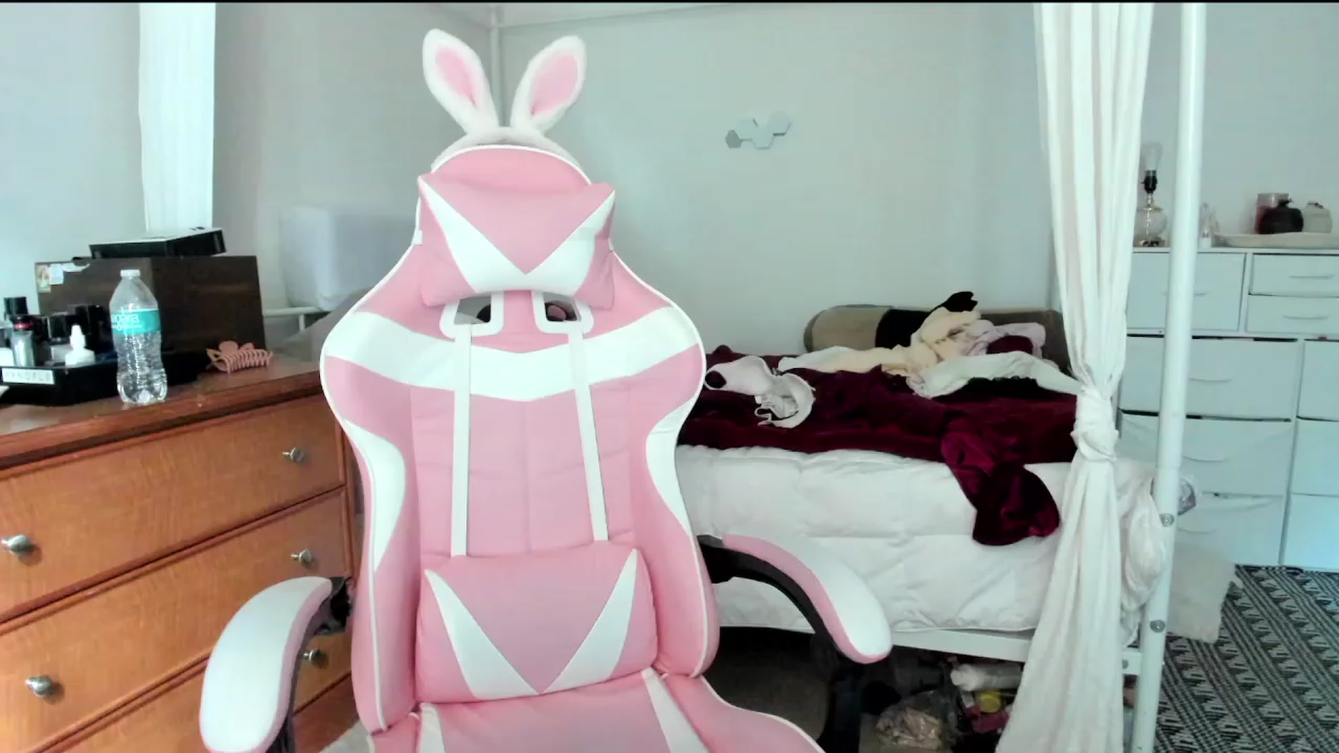 Gallery image thumbnail from lolypopbubble's myfreecams stream on, 10/31/2023, 20:03 image 16 of 20
