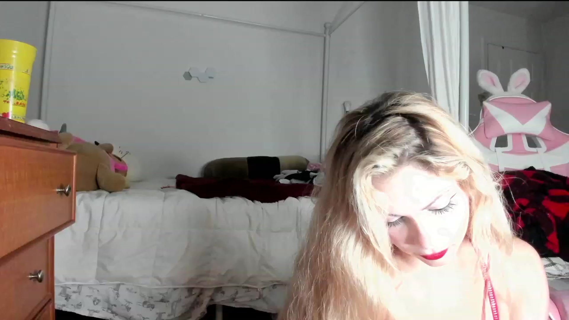 Gallery image thumbnail from lolypopbubble's myfreecams stream on, 11/06/2023, 22:38 image 7 of 20