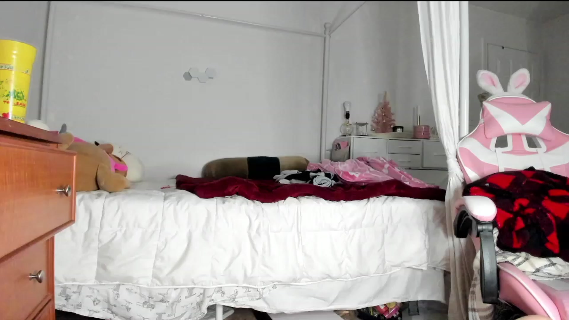 Gallery image thumbnail from lolypopbubble's myfreecams stream on, 11/06/2023, 22:38 image 9 of 20