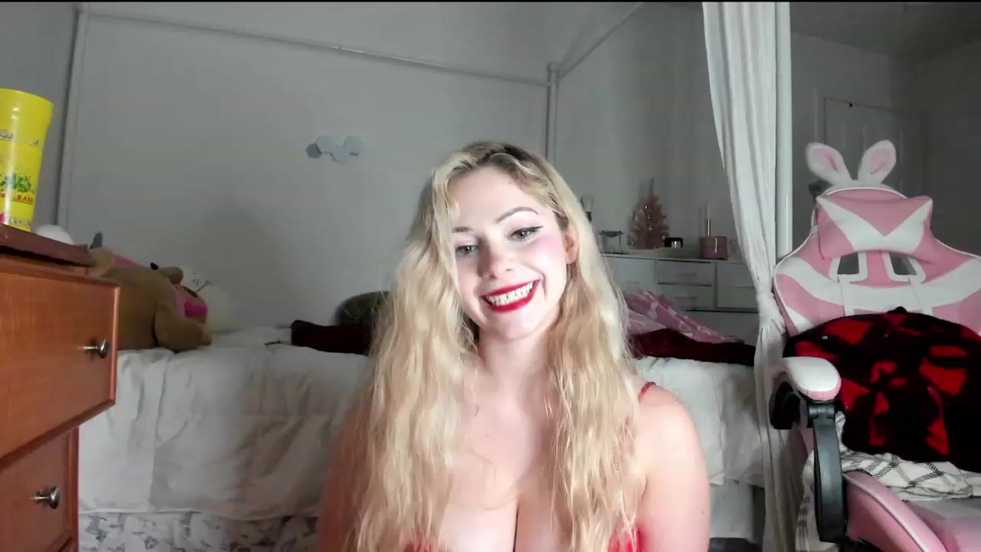 Gallery image thumbnail from lolypopbubble's myfreecams stream on, 11/06/2023, 22:38 image 11 of 20