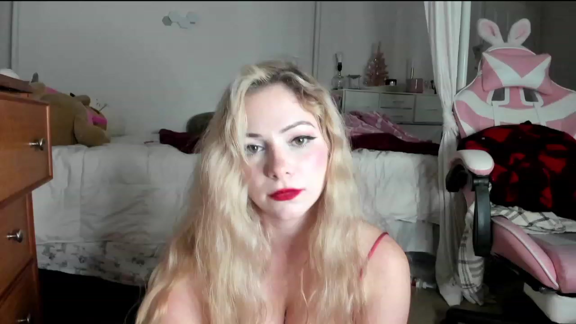 Gallery image thumbnail from lolypopbubble's myfreecams stream on, 11/06/2023, 22:38 image 6 of 20