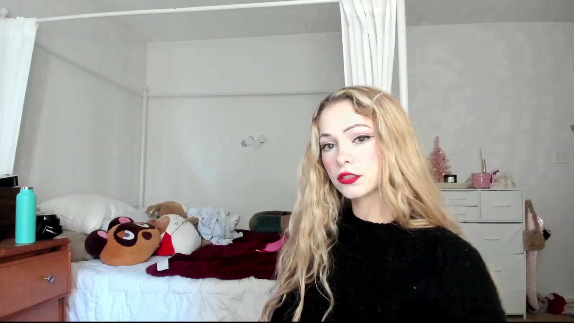 Gallery image thumbnail from lolypopbubble's myfreecams stream on, 11/07/2023, 16:48 image 8 of 20