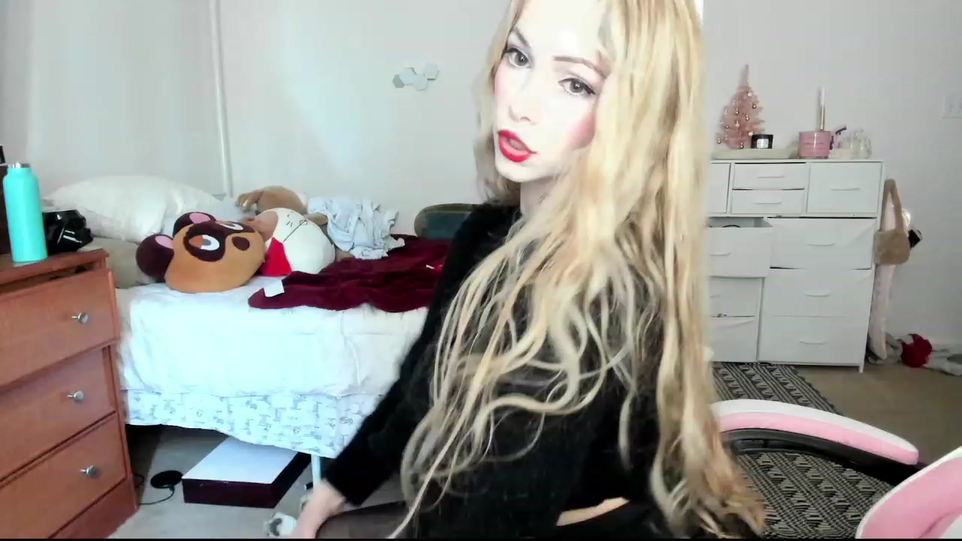 Gallery image thumbnail from lolypopbubble's myfreecams stream on, 11/07/2023, 16:48 image 12 of 20