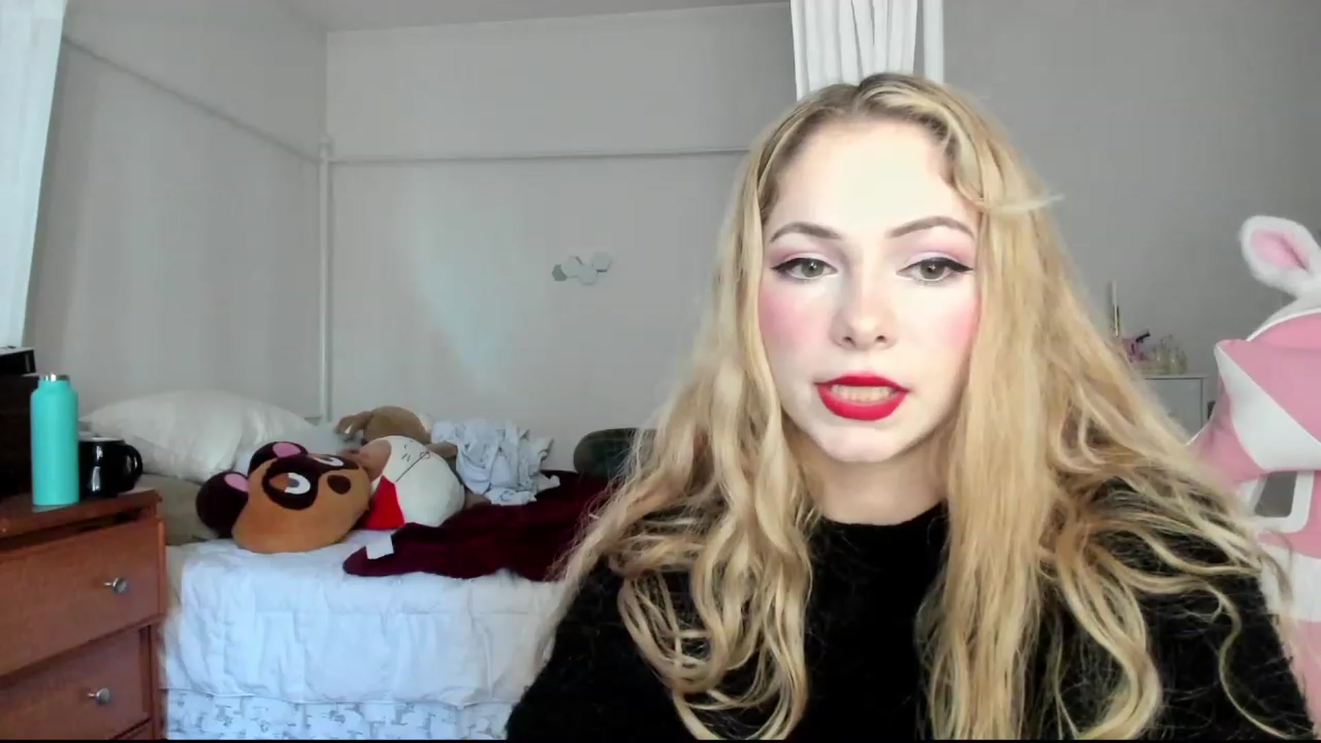 Gallery image thumbnail from lolypopbubble's myfreecams stream on, 11/07/2023, 16:48 image 14 of 20