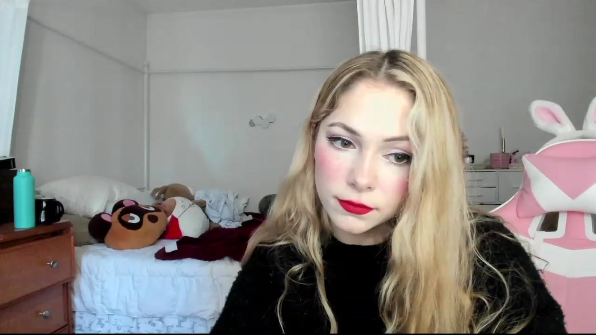 Gallery image thumbnail from lolypopbubble's myfreecams stream on, 11/07/2023, 16:48 image 15 of 20