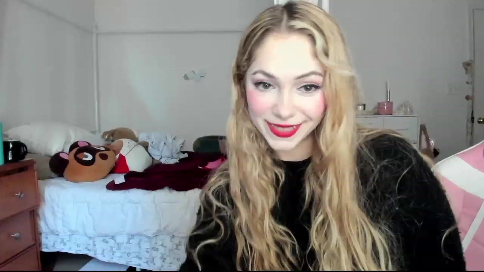 Gallery image thumbnail from lolypopbubble's myfreecams stream on, 11/07/2023, 16:48 image 17 of 20