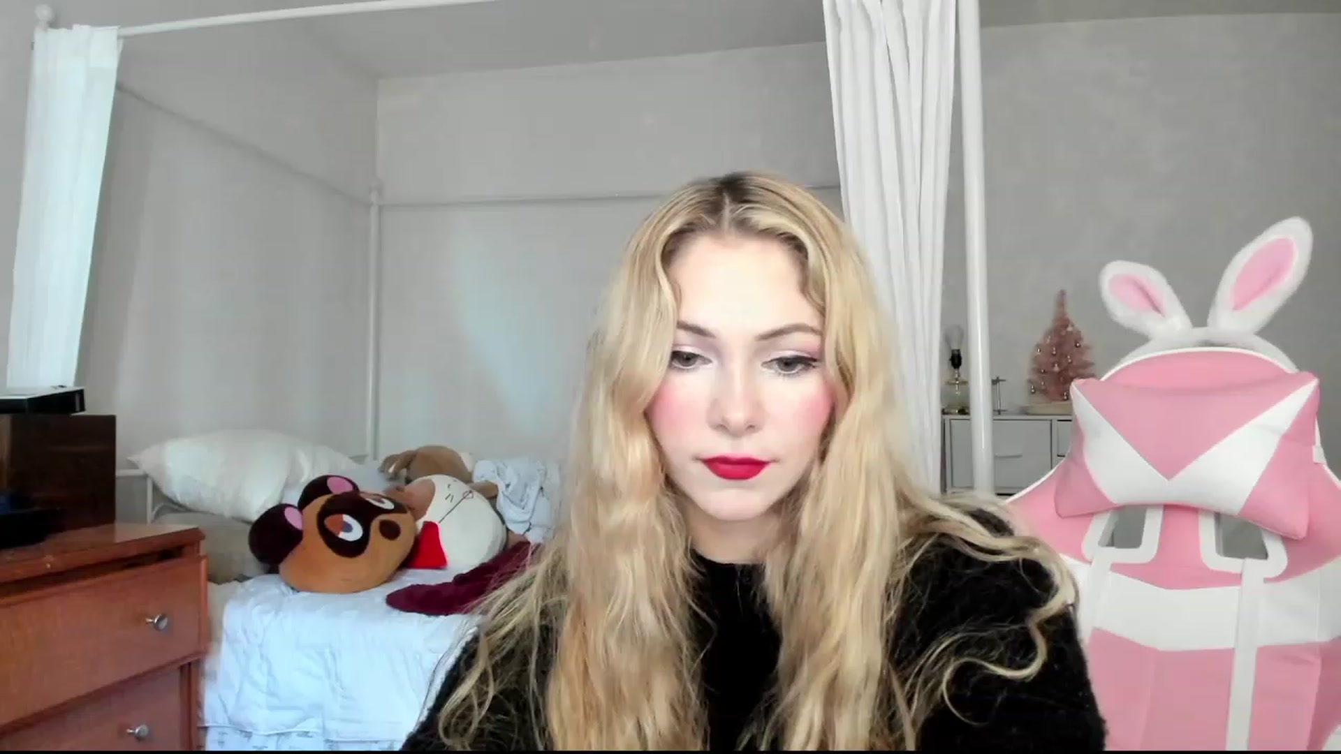 Gallery image thumbnail from lolypopbubble's myfreecams stream on, 11/07/2023, 19:29 image 7 of 20