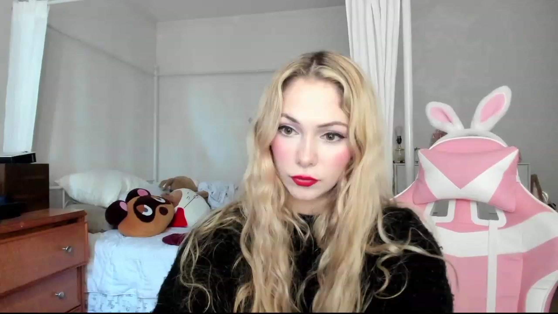 Gallery image thumbnail from lolypopbubble's myfreecams stream on, 11/07/2023, 19:29 image 8 of 20