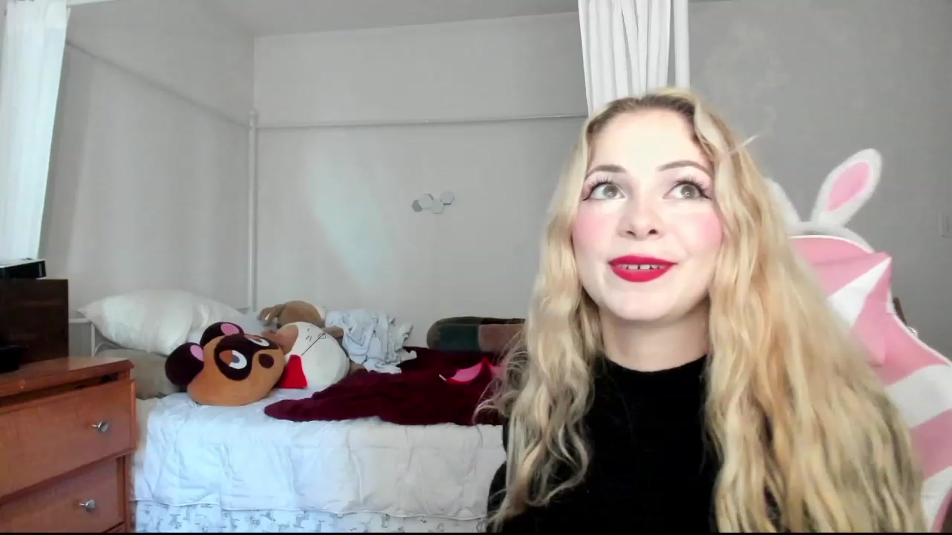 Gallery image thumbnail from lolypopbubble's myfreecams stream on, 11/07/2023, 19:29 image 1 of 20