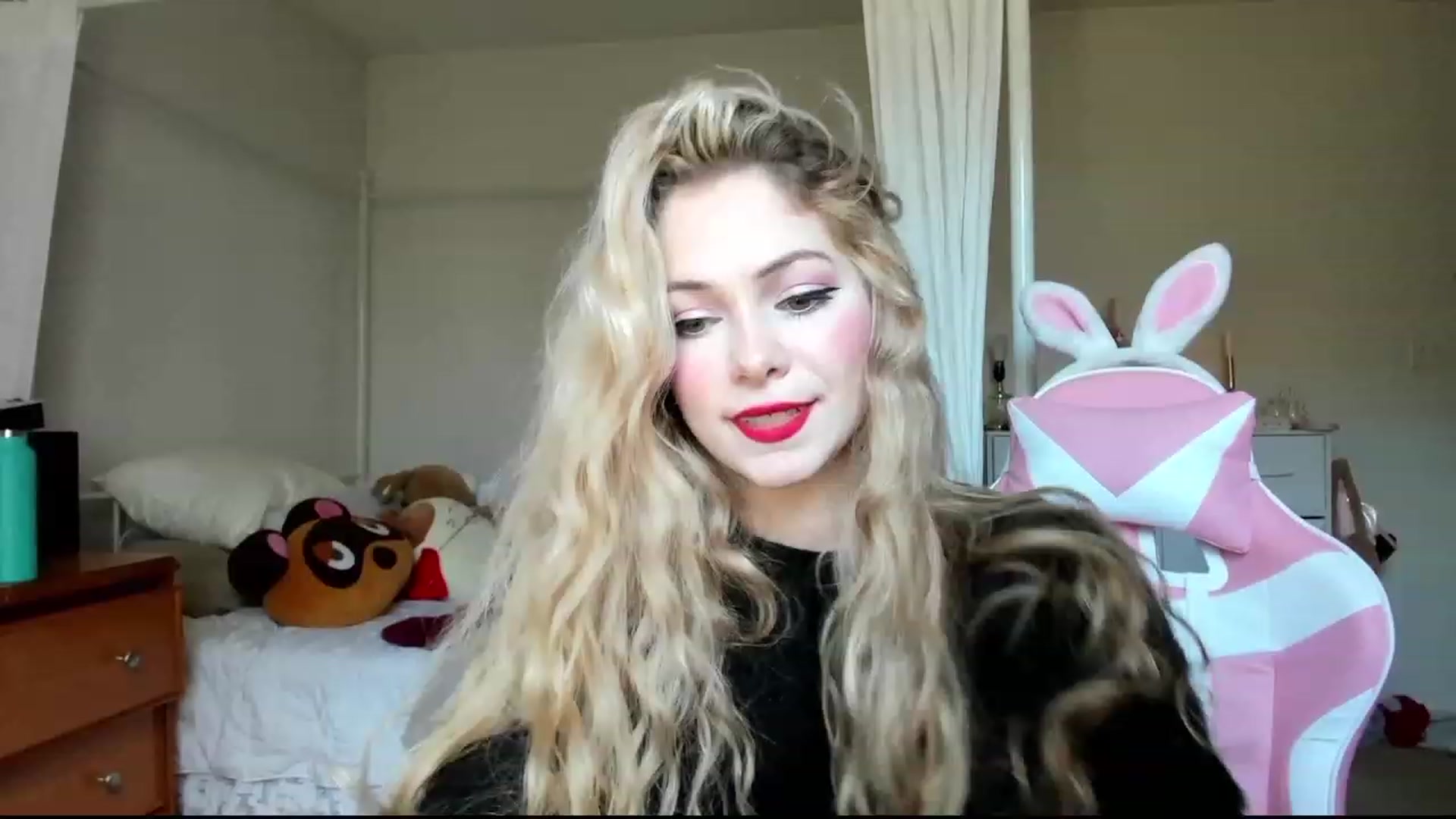 Gallery image thumbnail from lolypopbubble's myfreecams stream on, 11/07/2023, 19:29 image 17 of 20