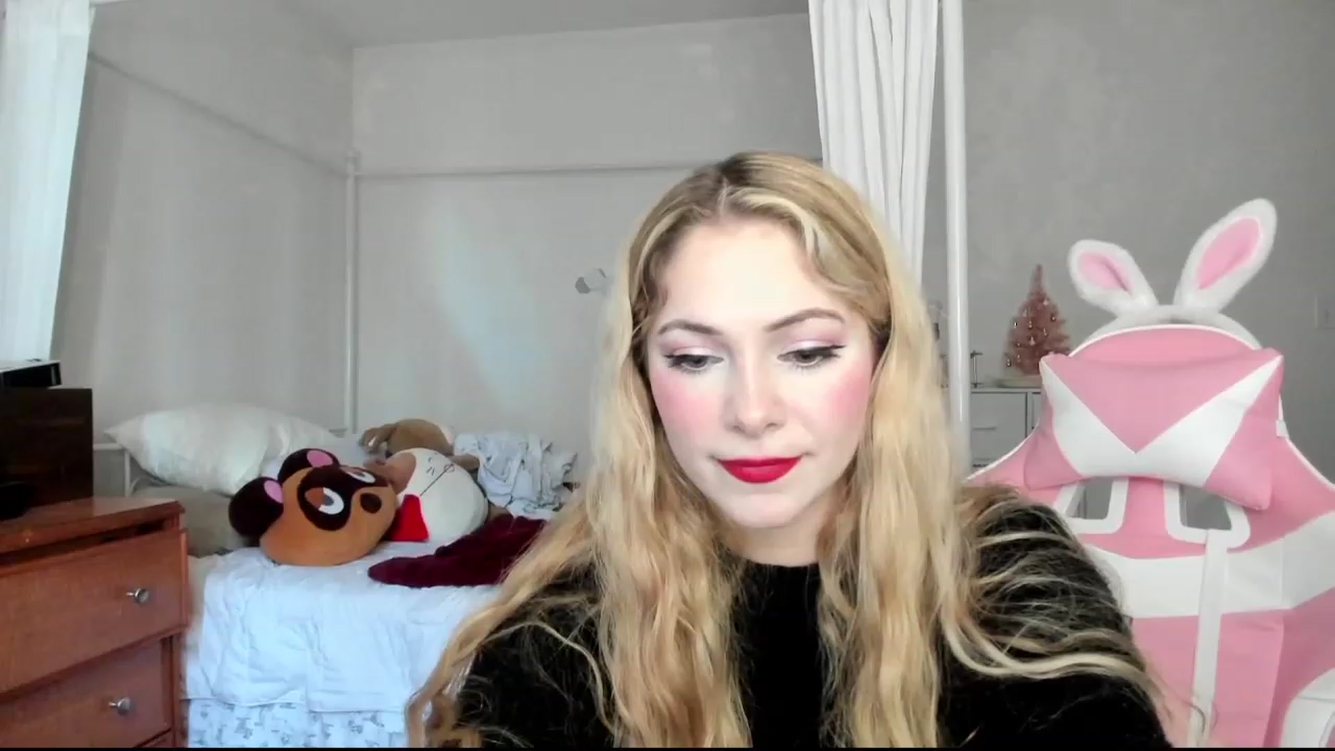 Gallery image thumbnail from lolypopbubble's myfreecams stream on, 11/07/2023, 19:29 image 3 of 20