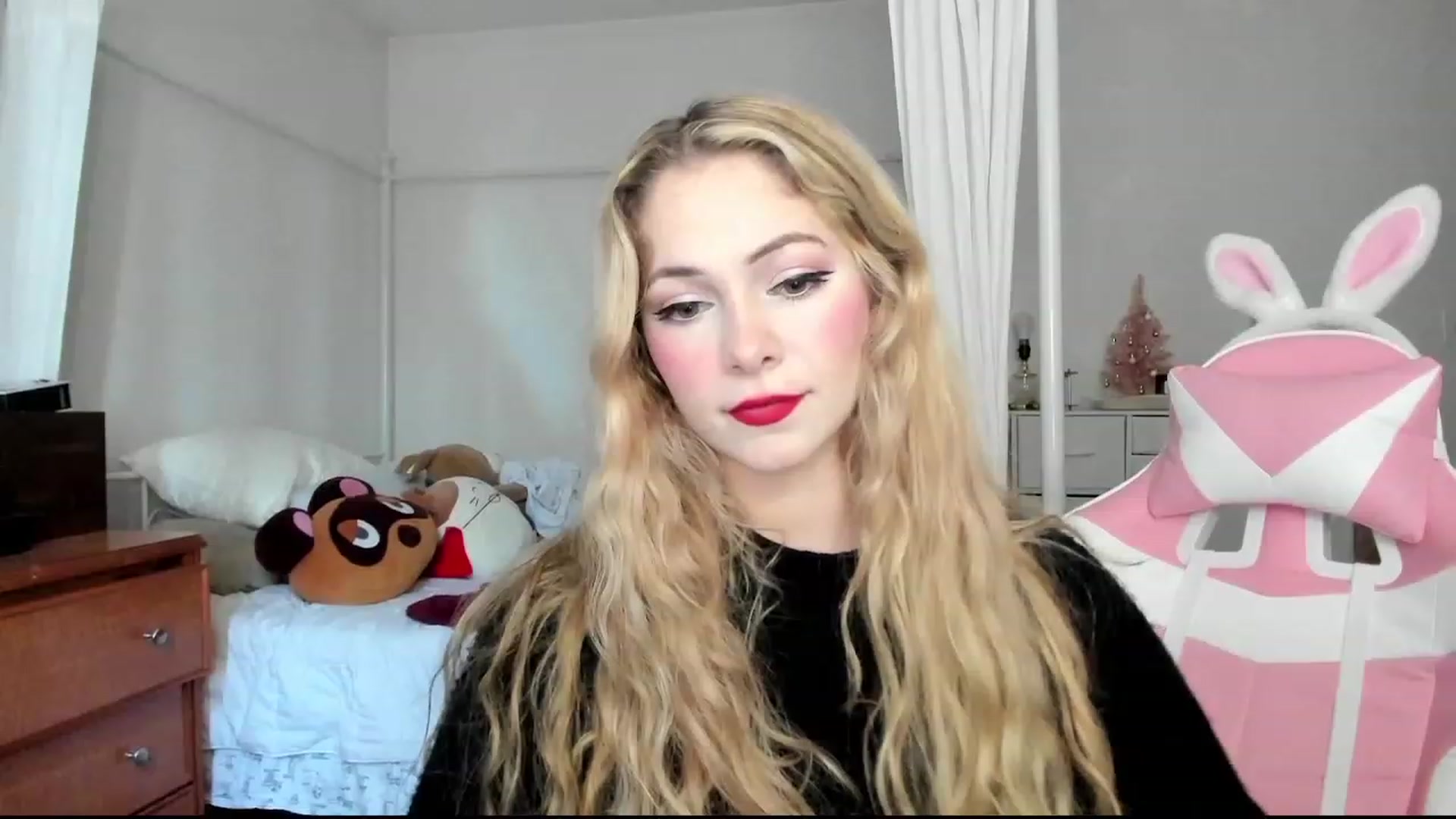 Gallery image thumbnail from lolypopbubble's myfreecams stream on, 11/07/2023, 19:29 image 5 of 20