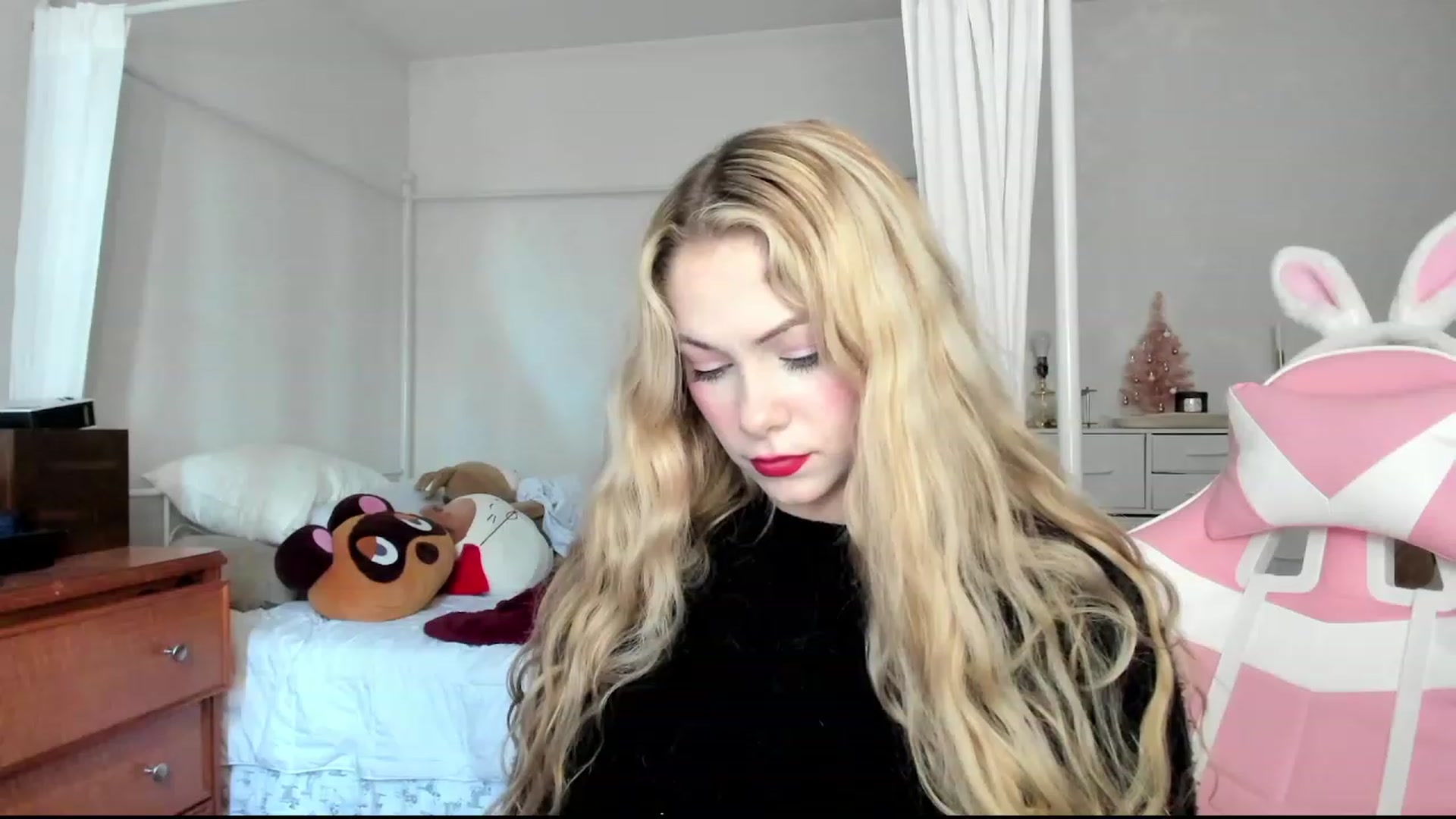 Gallery image thumbnail from lolypopbubble's myfreecams stream on, 11/07/2023, 19:29 image 9 of 20