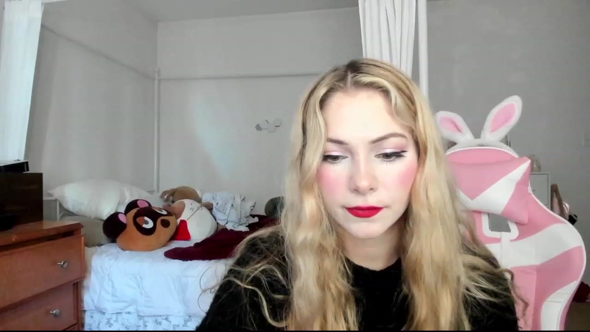 Gallery image thumbnail from lolypopbubble's myfreecams stream on, 11/07/2023, 19:29 image 2 of 20