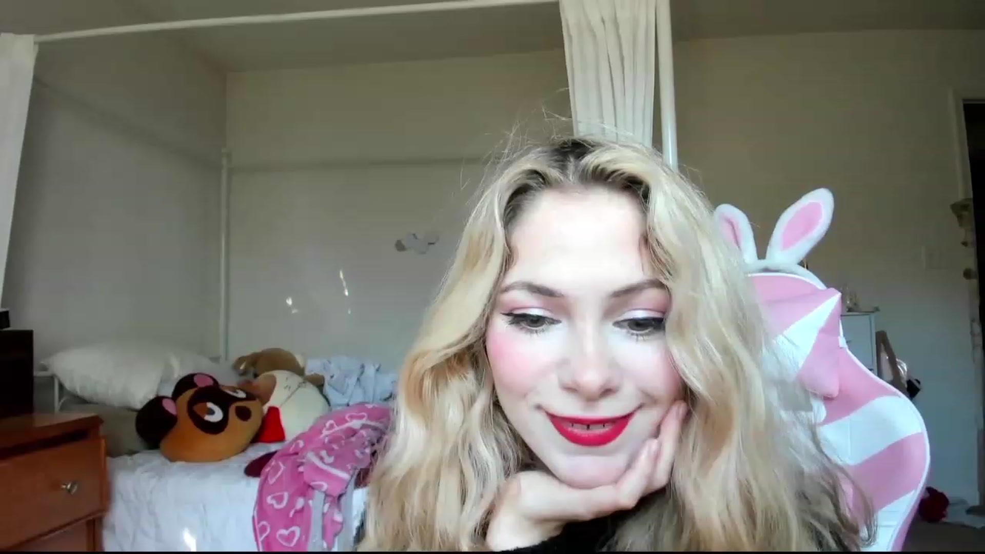 Gallery image thumbnail from lolypopbubble's myfreecams stream on, 11/07/2023, 21:47 image 2 of 20