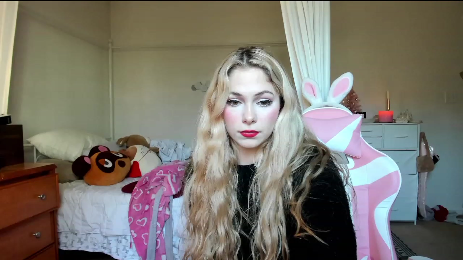 Gallery image thumbnail from lolypopbubble's myfreecams stream on, 11/07/2023, 21:47 image 15 of 20