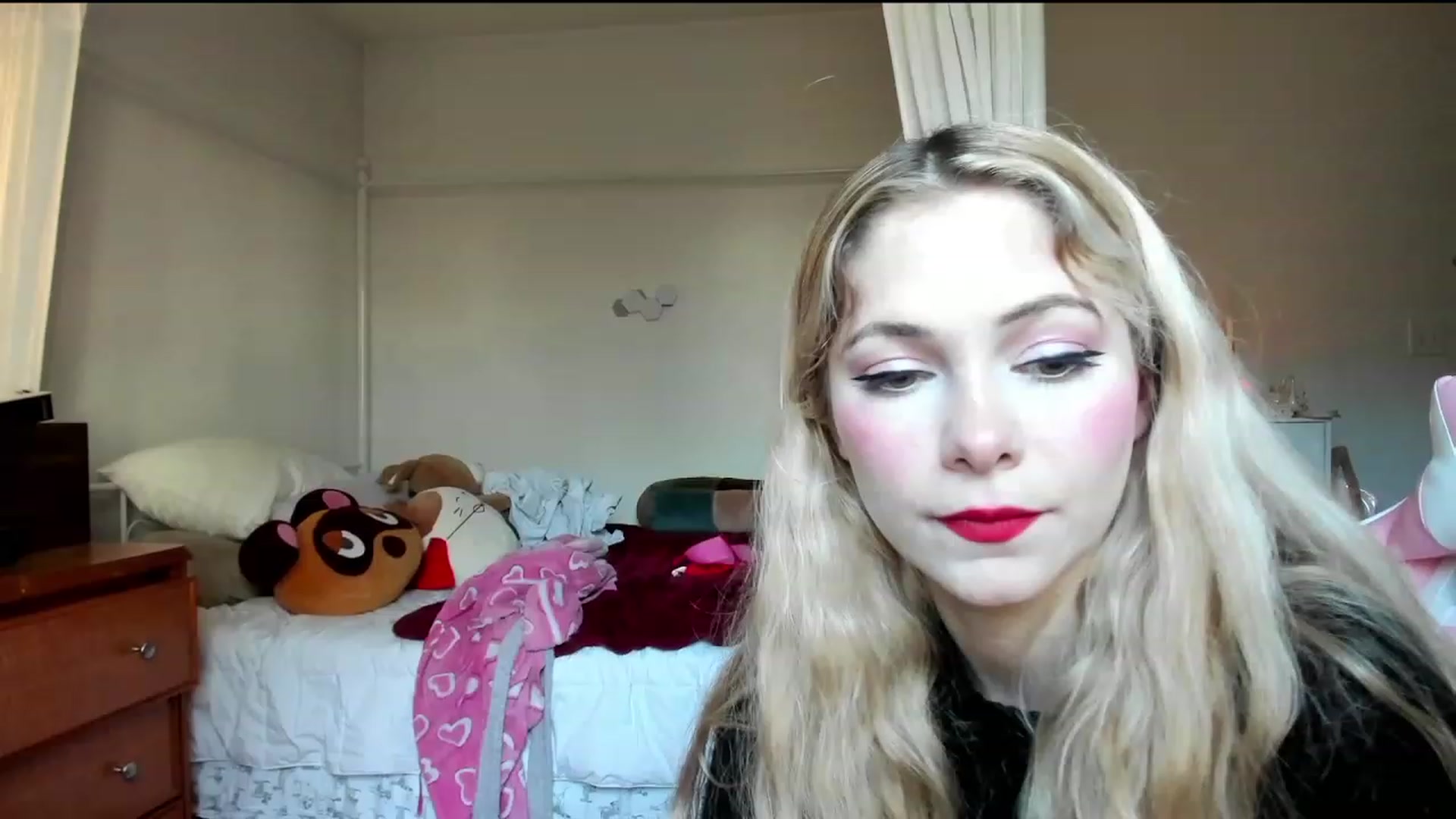 Gallery image thumbnail from lolypopbubble's myfreecams stream on, 11/07/2023, 21:47 image 19 of 20