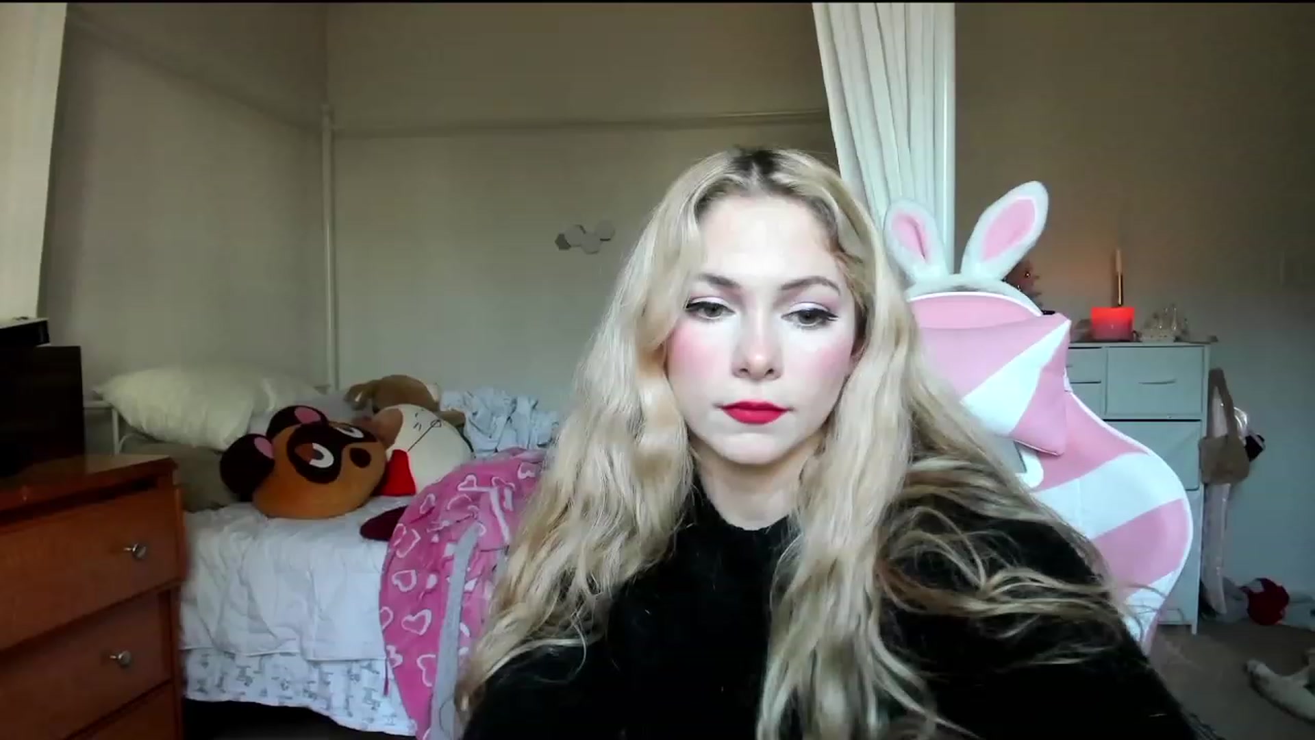 Gallery image thumbnail from lolypopbubble's myfreecams stream on, 11/07/2023, 21:47 image 17 of 20