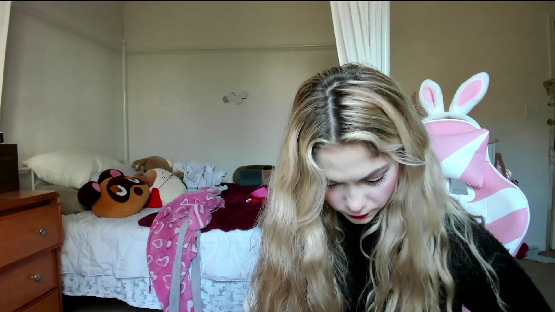 Gallery image thumbnail from lolypopbubble's myfreecams stream on, 11/07/2023, 21:47 image 13 of 20