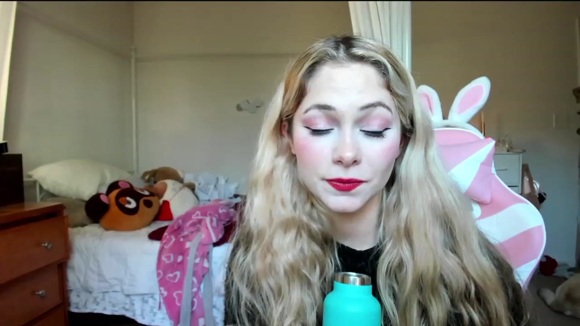 Gallery image thumbnail from lolypopbubble's myfreecams stream on, 11/07/2023, 21:47 image 16 of 20