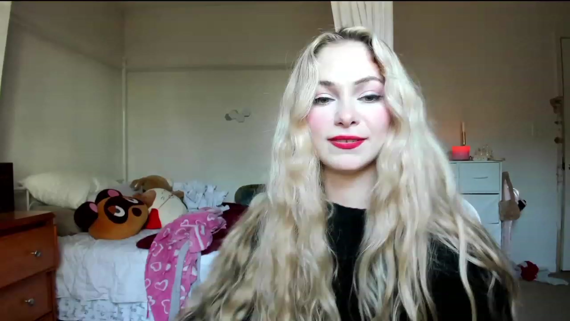 Gallery image thumbnail from lolypopbubble's myfreecams stream on, 11/07/2023, 21:47 image 14 of 20