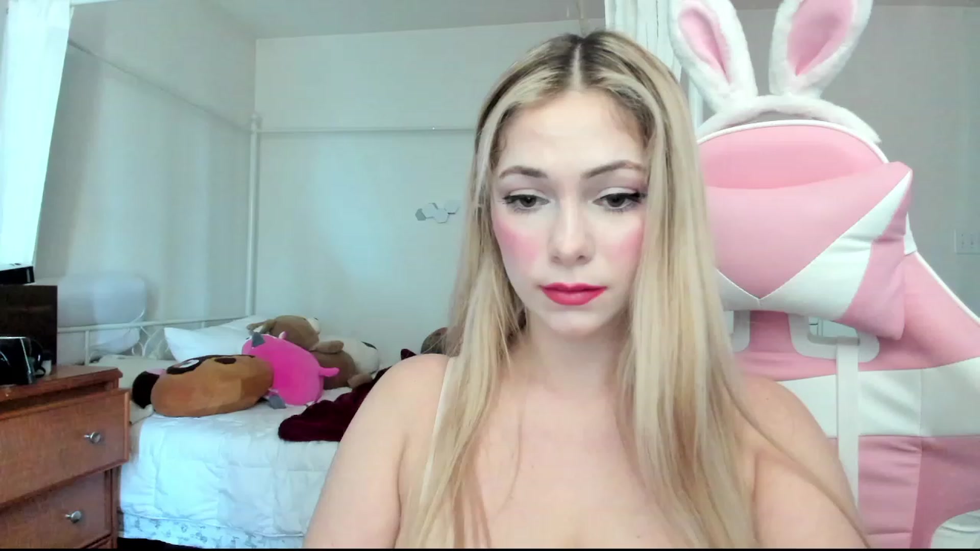 Gallery image thumbnail from lolypopbubble's myfreecams stream on, 11/14/2023, 18:56 image 2 of 20