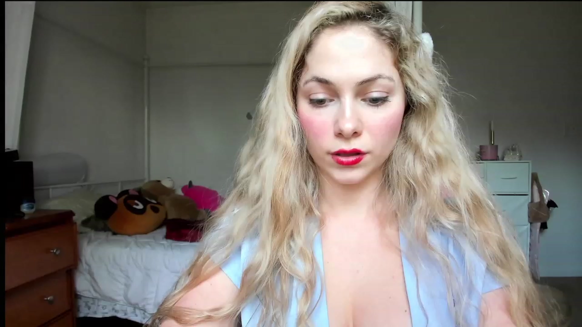 Gallery image thumbnail from lolypopbubble's myfreecams stream on, 11/15/2023, 21:27 image 16 of 20