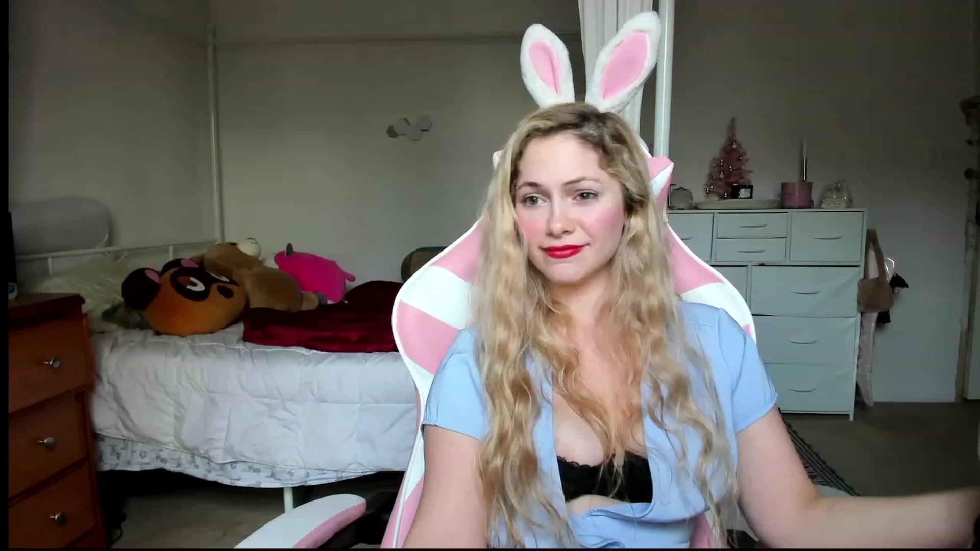 Gallery image thumbnail from lolypopbubble's myfreecams stream on, 11/15/2023, 21:27 image 18 of 20