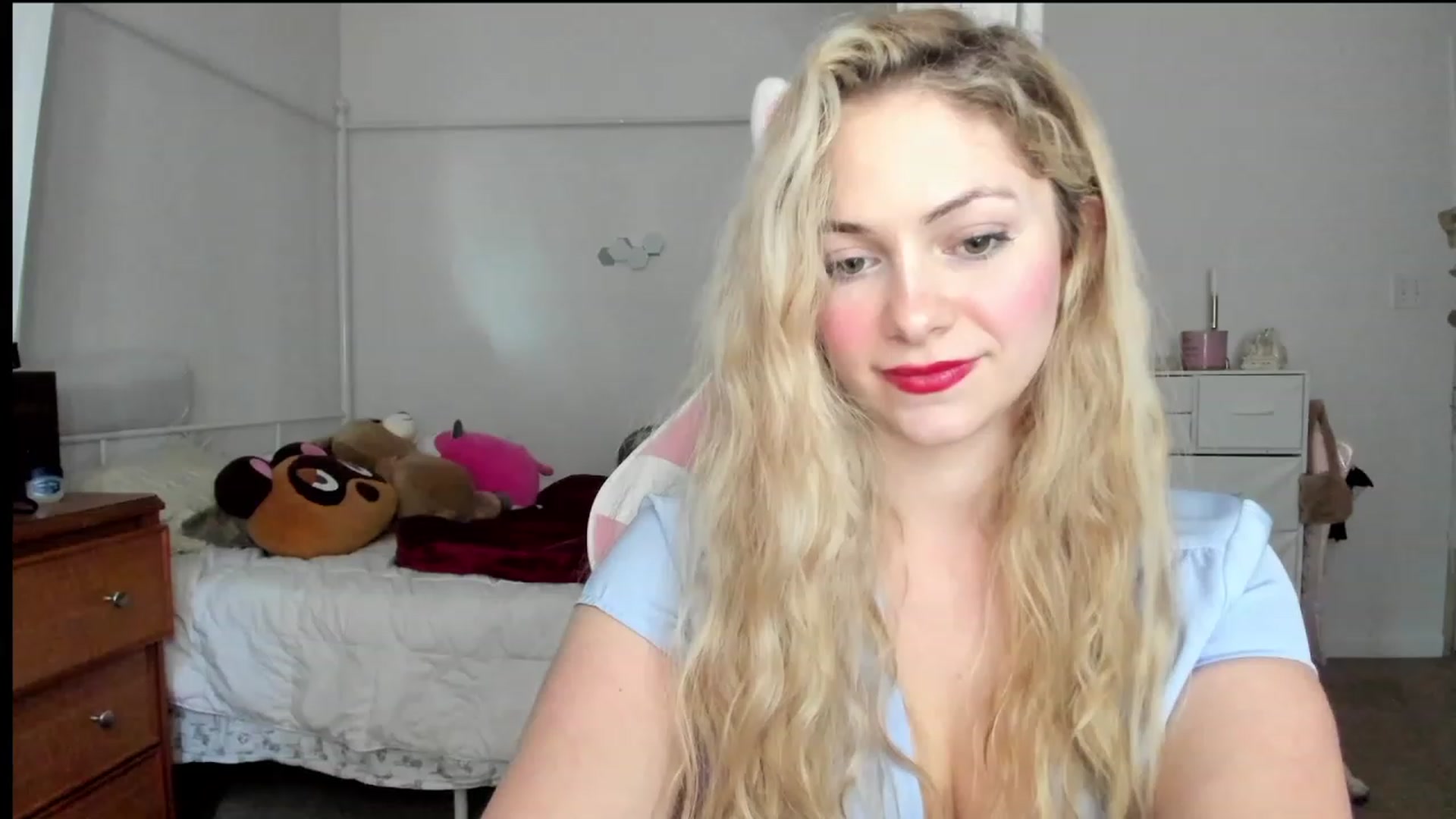 Gallery image thumbnail from lolypopbubble's myfreecams stream on, 11/15/2023, 21:27 image 13 of 20