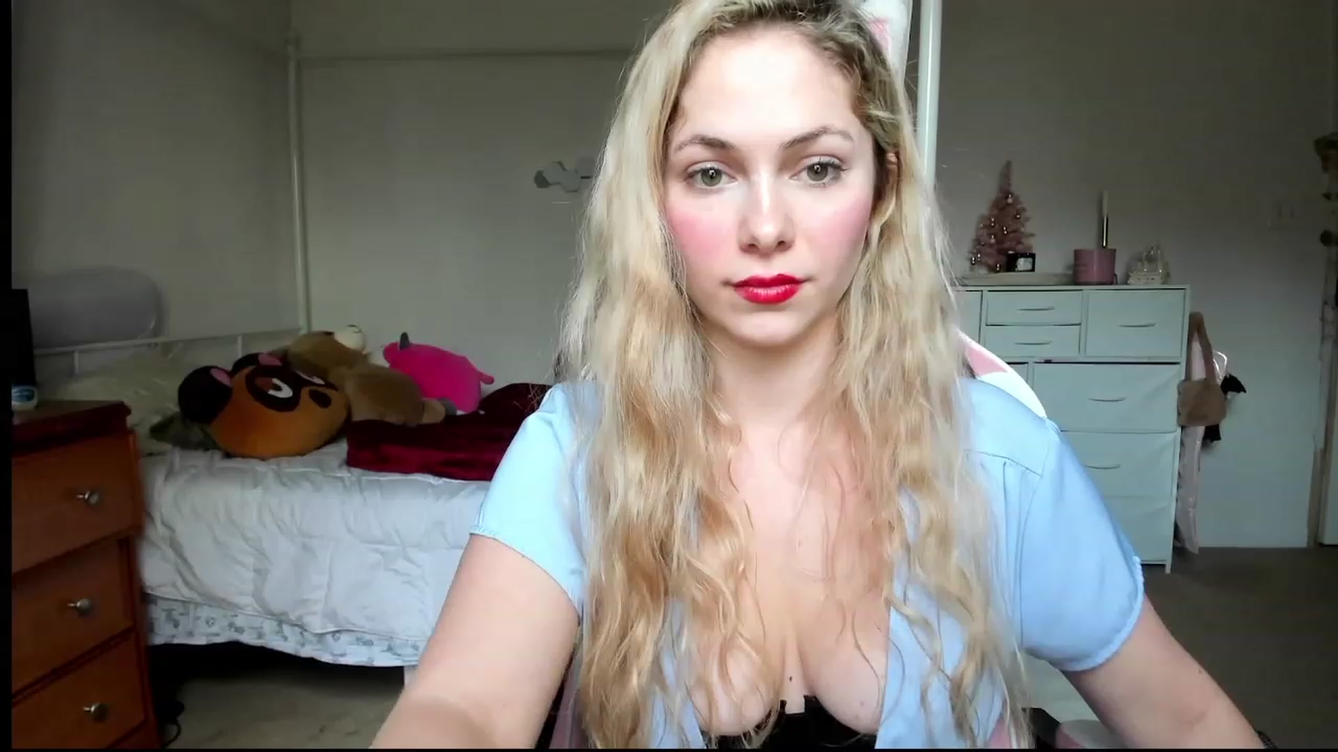 Gallery image thumbnail from lolypopbubble's myfreecams stream on, 11/15/2023, 21:27 image 17 of 20