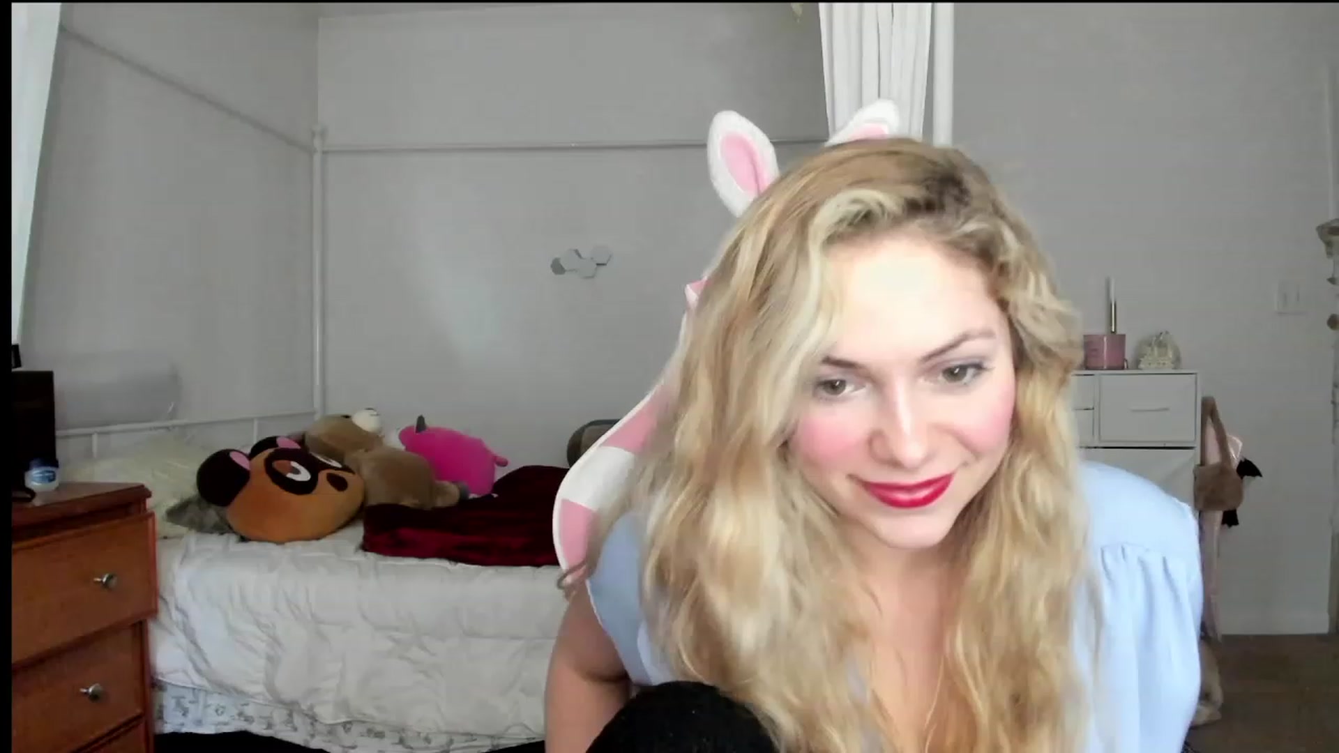 Gallery image thumbnail from lolypopbubble's myfreecams stream on, 11/15/2023, 21:27 image 14 of 20