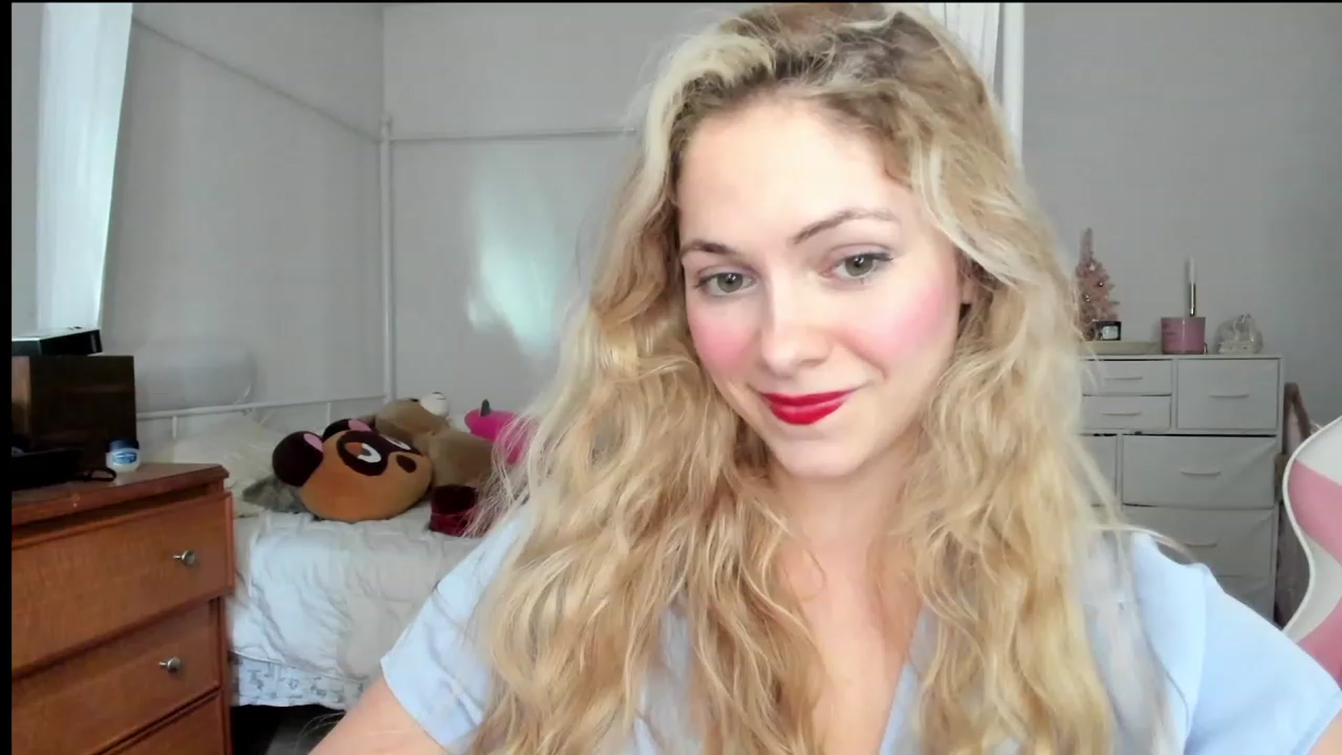 Gallery image thumbnail from lolypopbubble's myfreecams stream on, 11/15/2023, 21:27 image 8 of 20