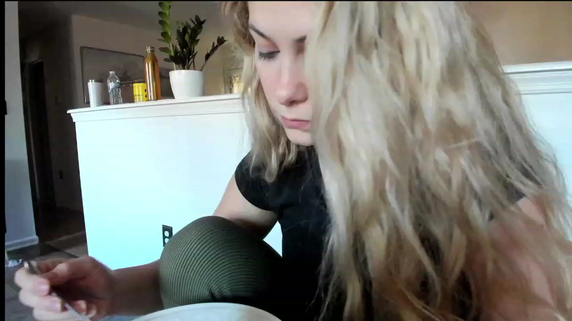 Gallery image thumbnail from lolypopbubble's myfreecams stream on, 11/16/2023, 15:42 image 8 of 20