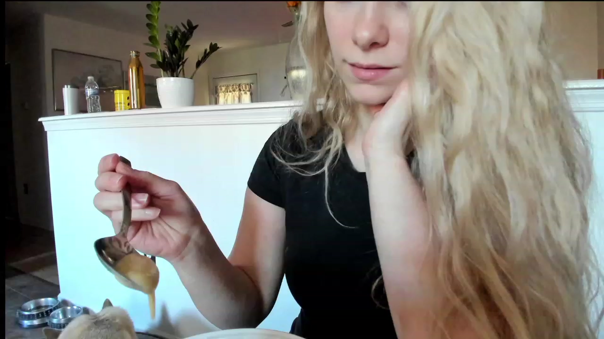Gallery image thumbnail from lolypopbubble's myfreecams stream on, 11/16/2023, 15:42 image 3 of 20