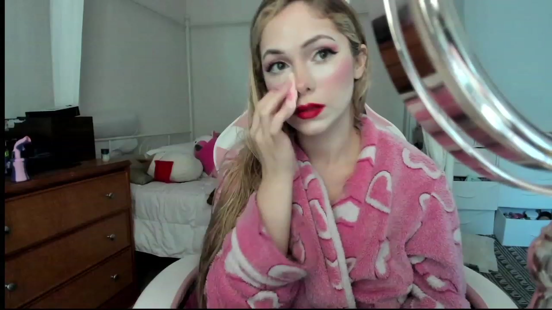 Gallery image thumbnail from lolypopbubble's myfreecams stream on, 11/16/2023, 18:07 image 1 of 20
