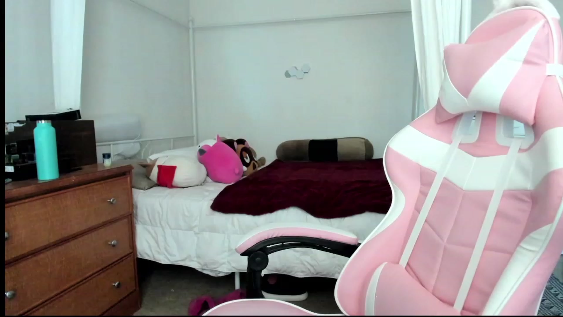 Gallery image thumbnail from lolypopbubble's myfreecams stream on, 11/16/2023, 18:07 image 3 of 20