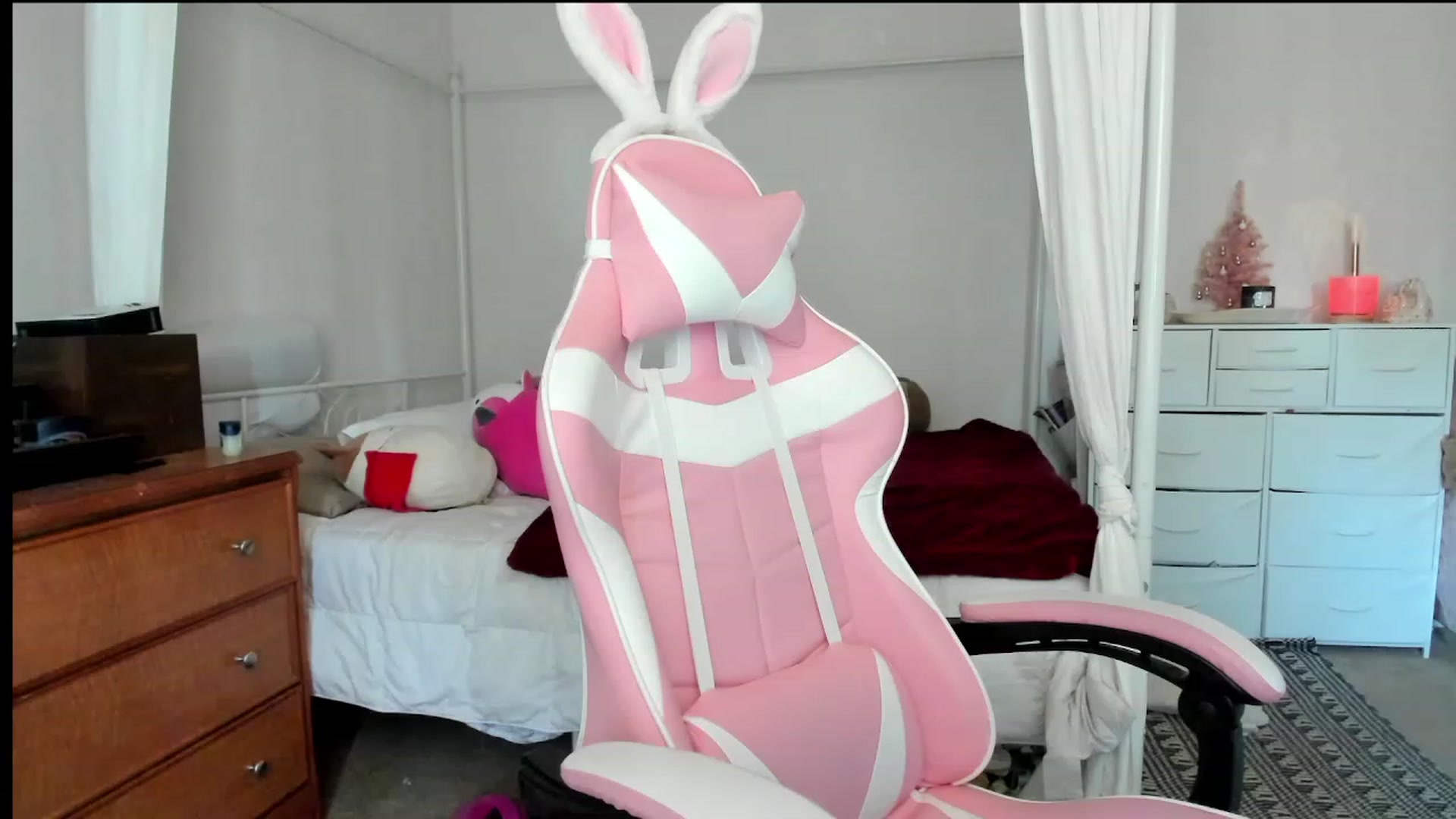 Gallery image thumbnail from lolypopbubble's myfreecams stream on, 11/16/2023, 18:07 image 20 of 20