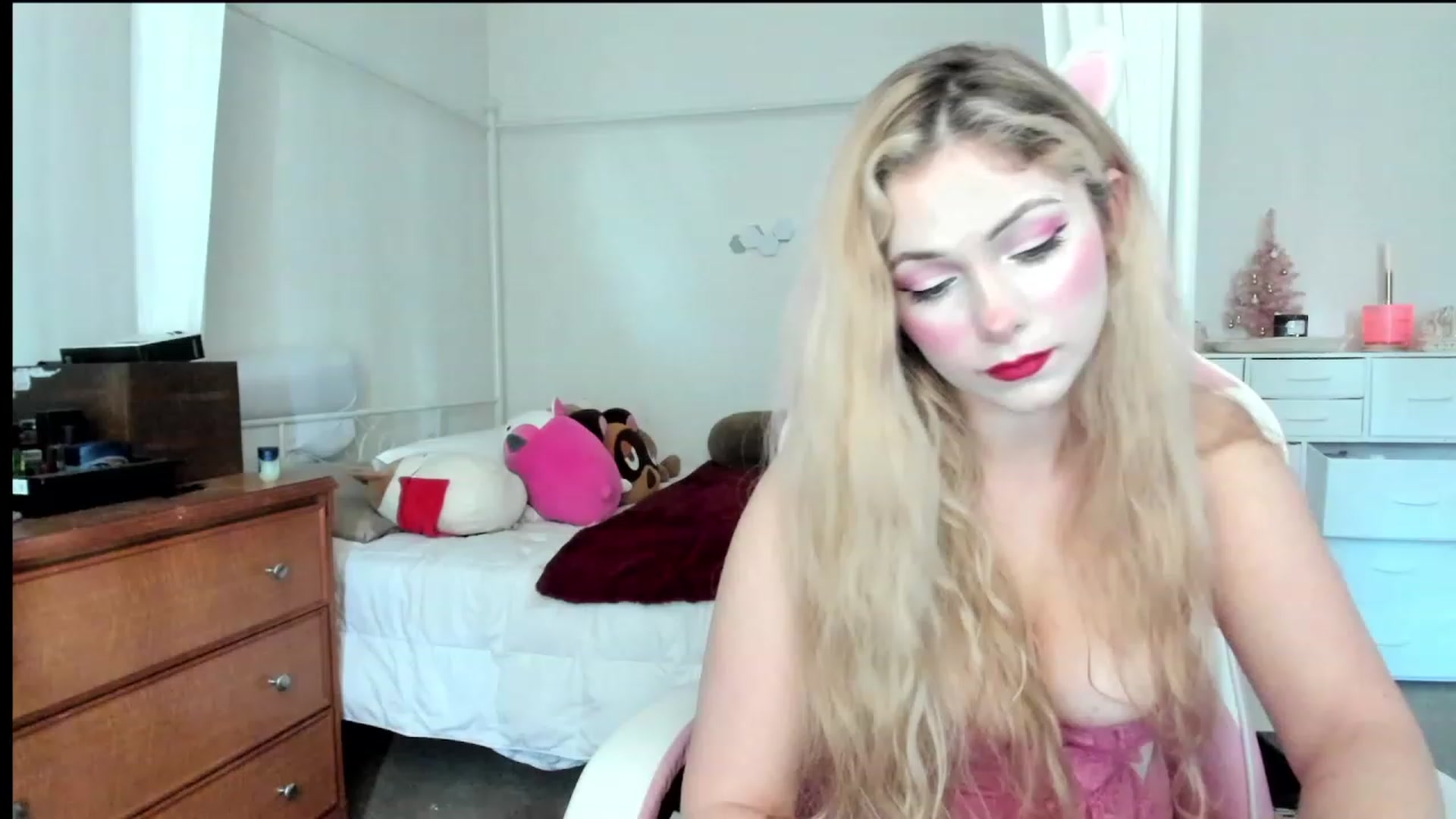 Gallery image thumbnail from lolypopbubble's myfreecams stream on, 11/16/2023, 19:13 image 5 of 20