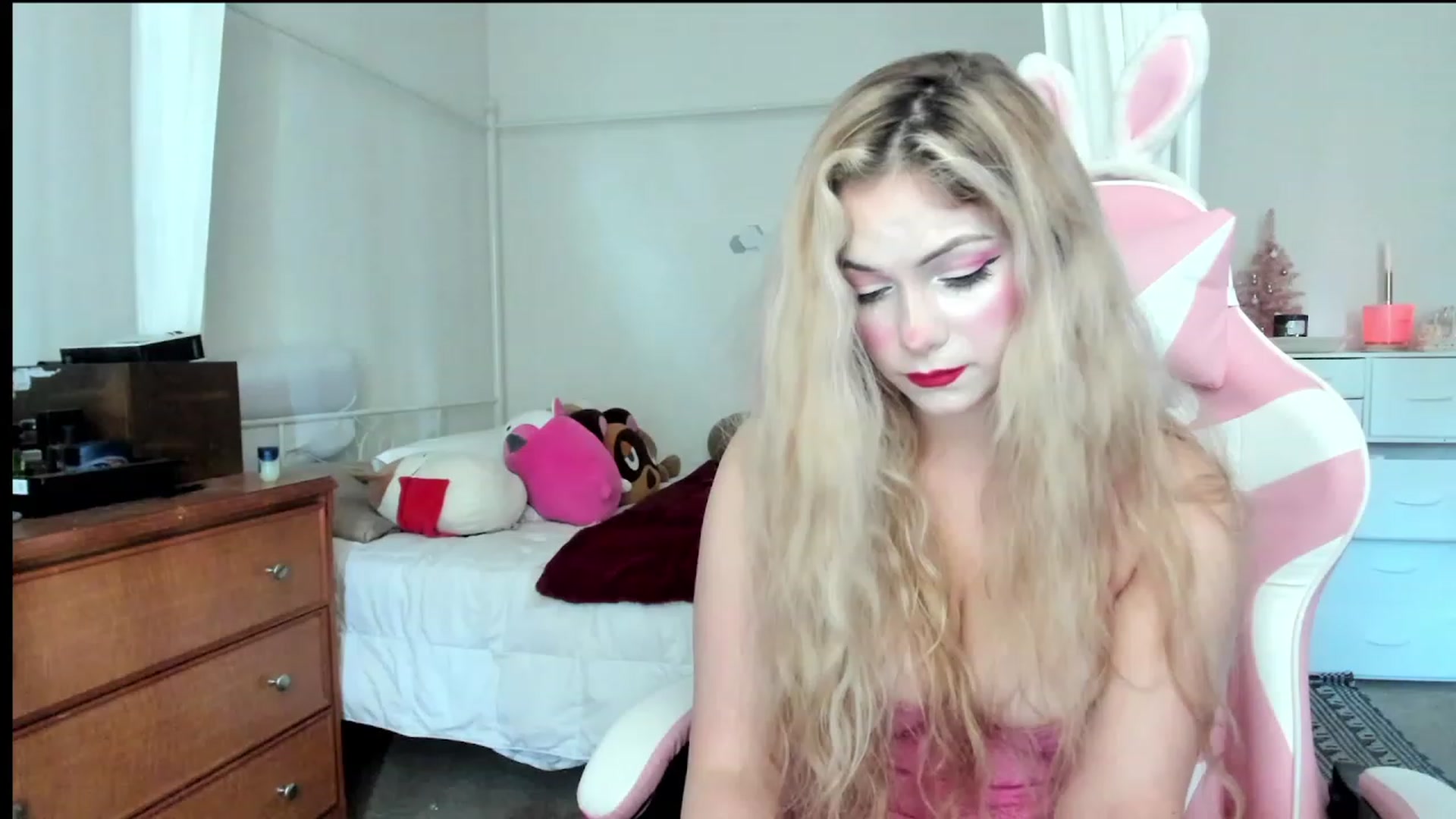 Gallery image thumbnail from lolypopbubble's myfreecams stream on, 11/16/2023, 19:13 image 4 of 20