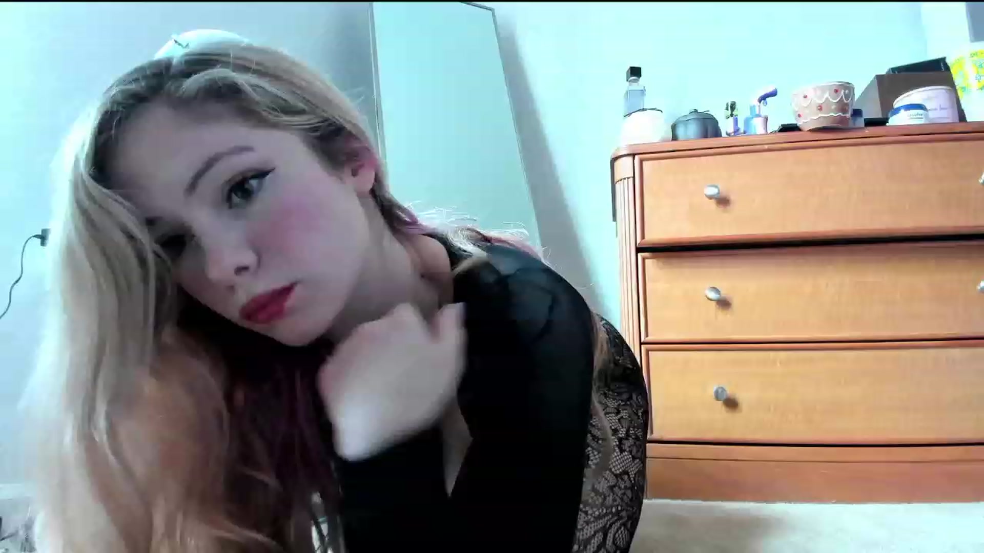 Gallery image thumbnail from lolypopbubble's myfreecams stream on, 12/05/2023, 20:15 image 4 of 20