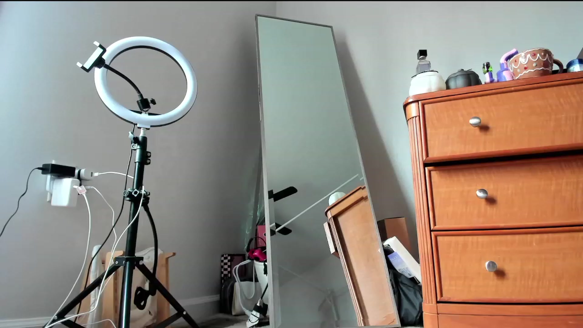Gallery image thumbnail from lolypopbubble's myfreecams stream on, 12/05/2023, 20:15 image 10 of 20