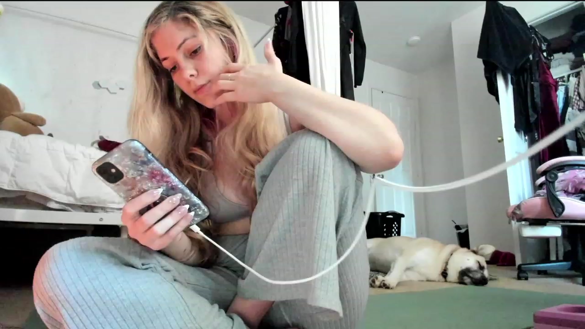 Gallery image thumbnail from lolypopbubble's myfreecams stream on, 12/06/2023, 17:56 image 16 of 20