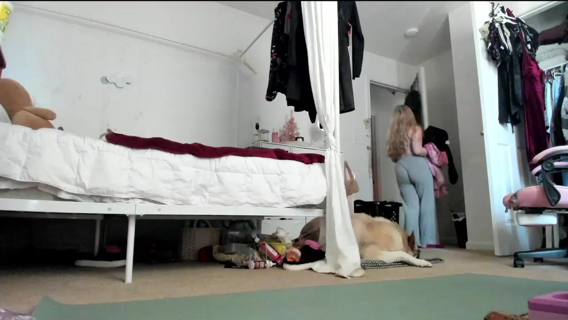 Gallery image thumbnail from lolypopbubble's myfreecams stream on, 12/06/2023, 17:56 image 20 of 20