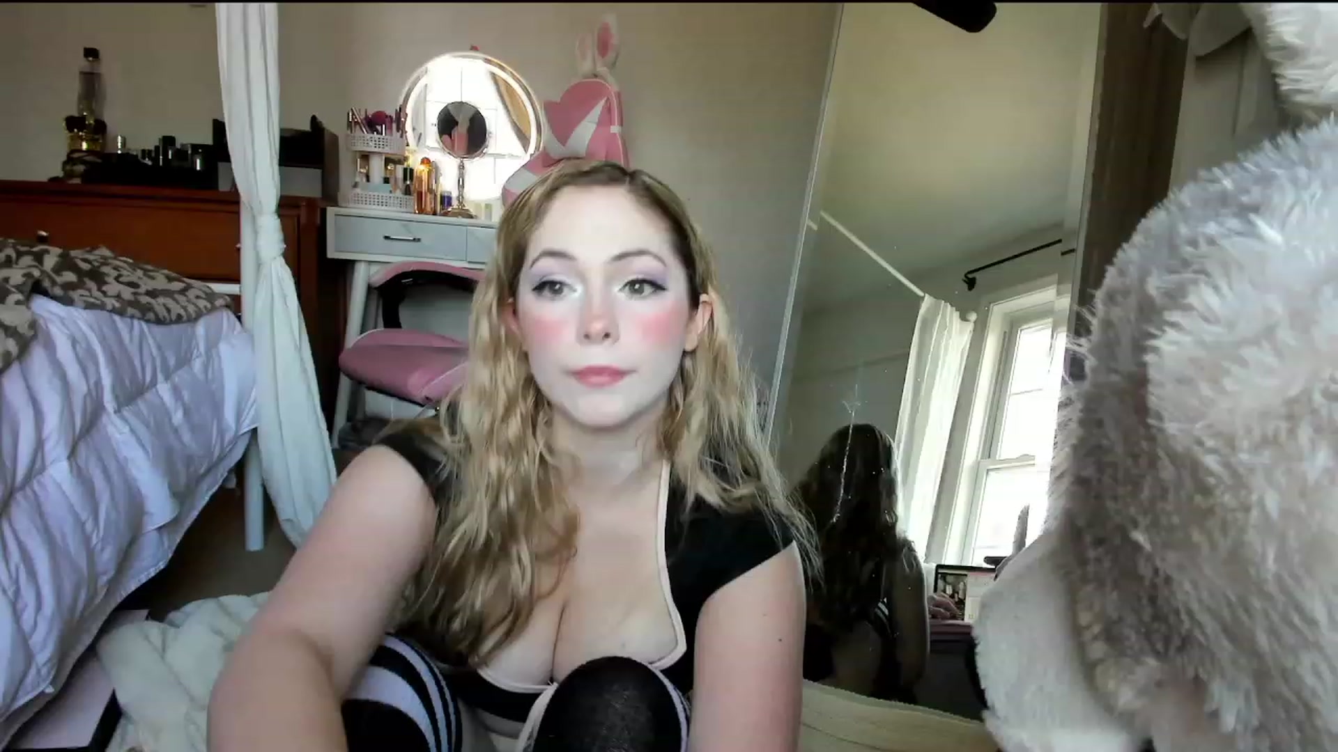 Gallery image thumbnail from lolypopbubble's myfreecams stream on, 02/08/2024, 17:42 image 9 of 20
