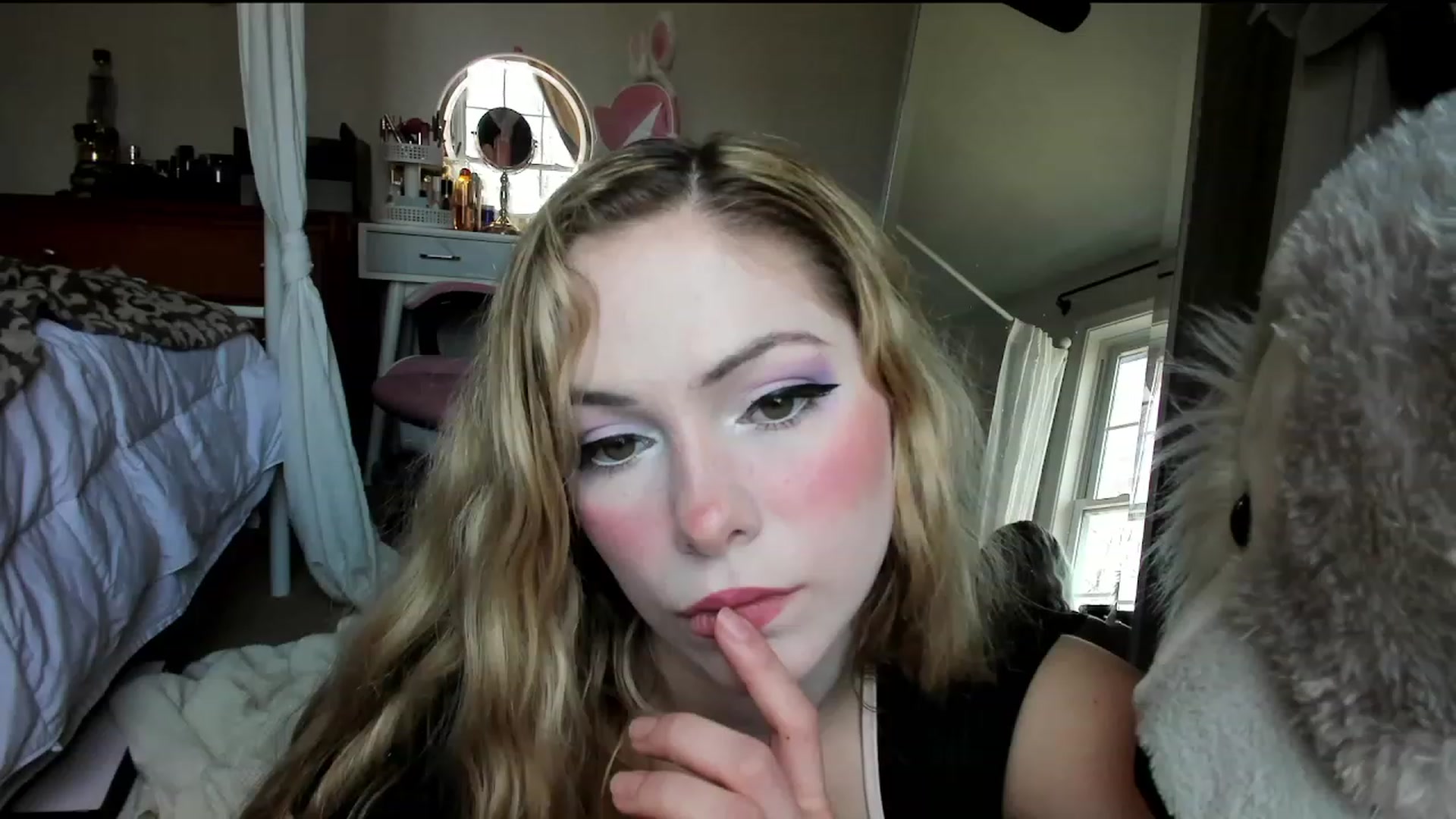 Gallery image thumbnail from lolypopbubble's myfreecams stream on, 02/08/2024, 17:42 image 3 of 20