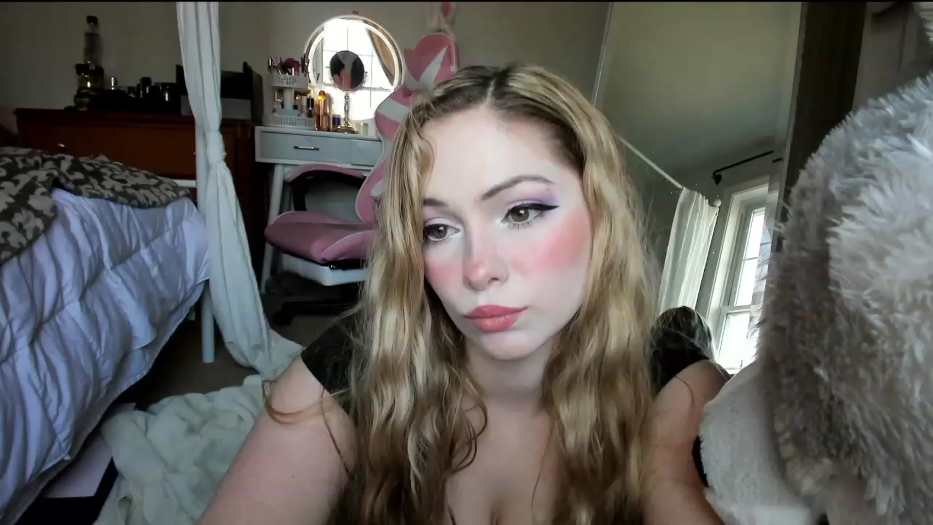 Gallery image thumbnail from lolypopbubble's myfreecams stream on, 02/08/2024, 17:42 image 17 of 20