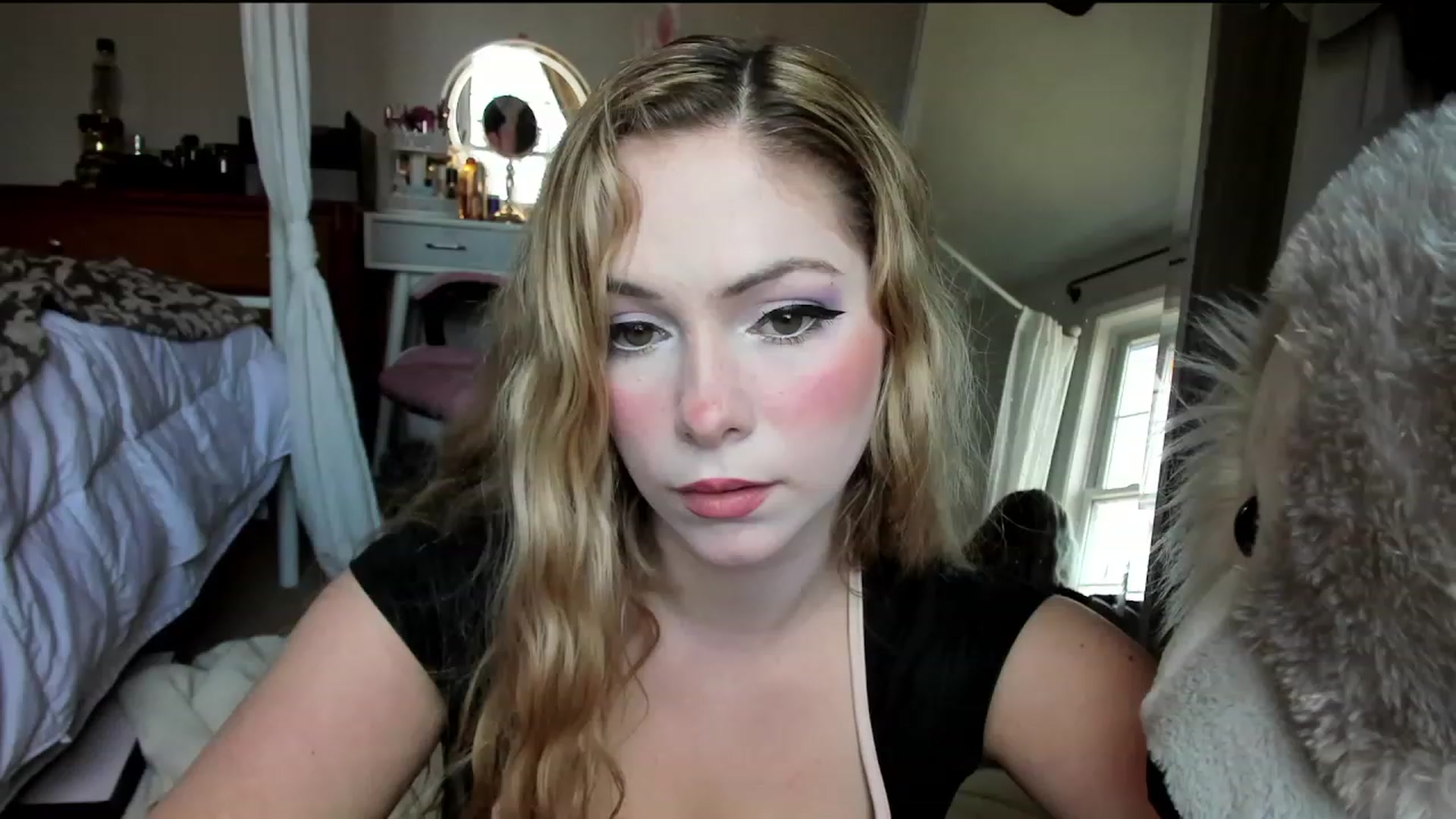 Gallery image thumbnail from lolypopbubble's myfreecams stream on, 02/08/2024, 17:42 image 2 of 20