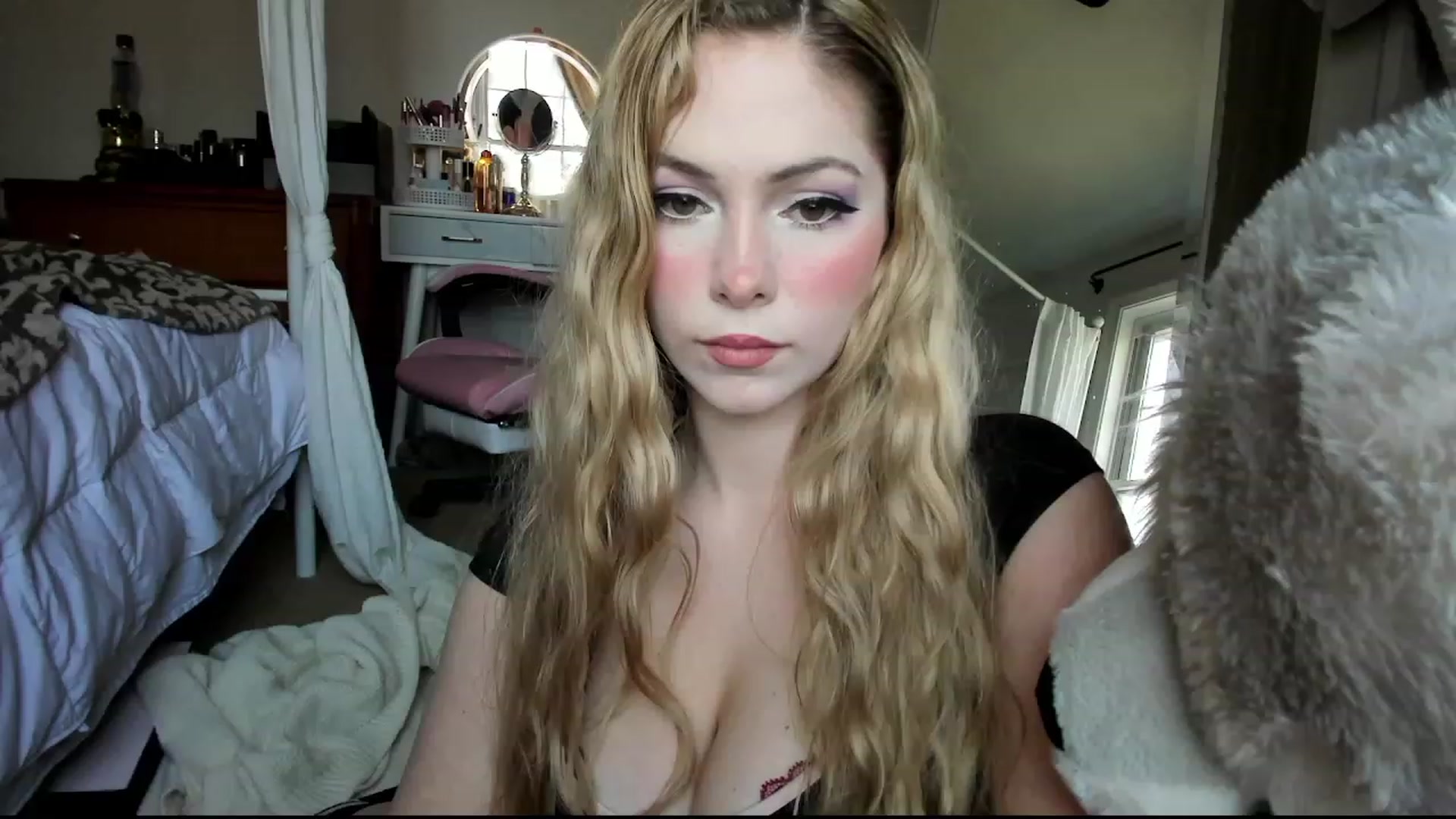 Gallery image thumbnail from lolypopbubble's myfreecams stream on, 02/08/2024, 17:42 image 20 of 20