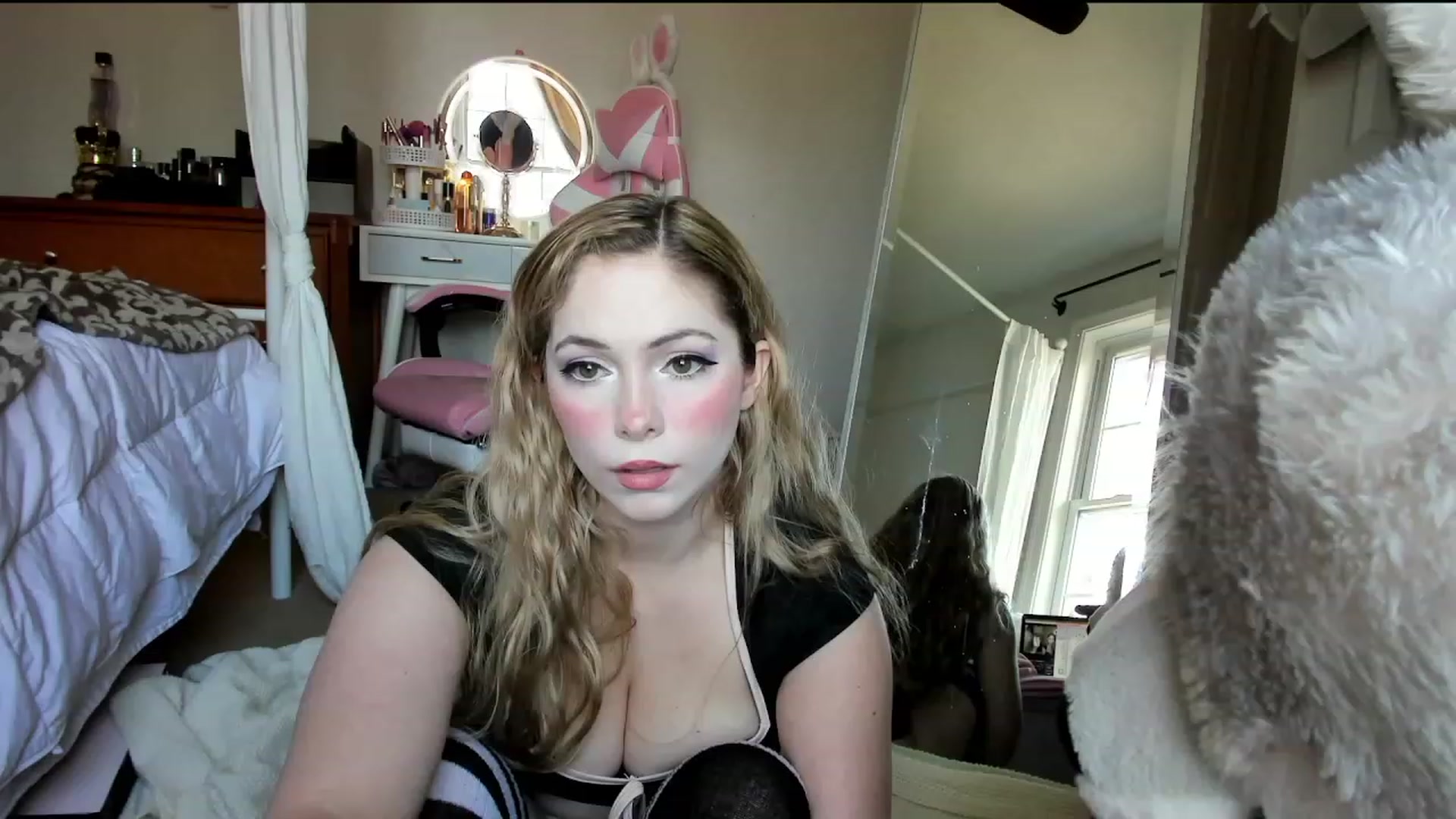 Gallery image thumbnail from lolypopbubble's myfreecams stream on, 02/08/2024, 17:42 image 10 of 20