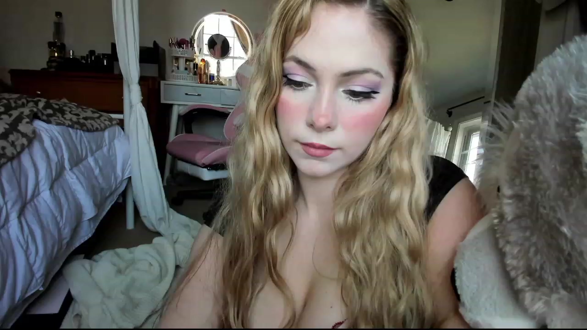Gallery image thumbnail from lolypopbubble's myfreecams stream on, 02/08/2024, 17:42 image 19 of 20